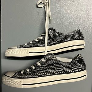 Converse woman’s size 10 NWT